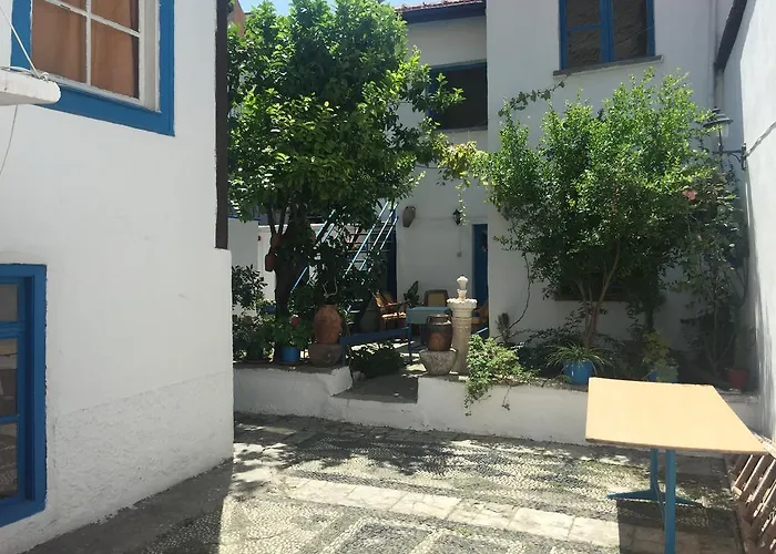 بيت شباب بنسيون إزمير